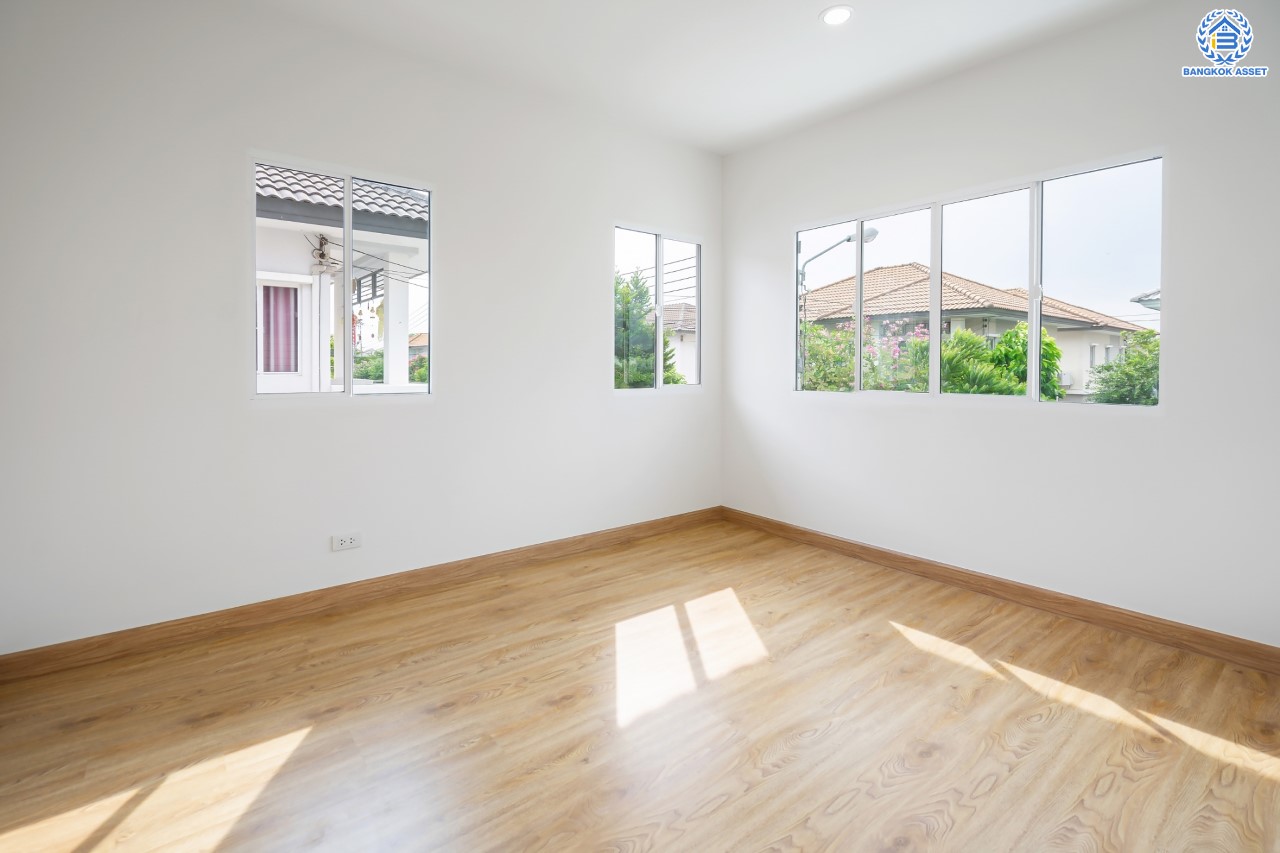 บ้านมือสองตกแต่งใหม่ ม.พฤกษาวิลเลจ30 เดอะซีซั่น แจ้งวัฒนะ-ราชพฤกษ์ หลังมุม ทำเลย่านปทุมธานี เนื้อที่ 53.6 ตร.ว. ฟังก์ชัน 3 ห้องนอน 2 ห้องน้ำ จอดรถได้ 1 คัน เดินทางสะดวกสบายเข้า-ออกได้หลายเส้นทาง ใกล้เมืองทองธานี และจุดขึ้นทางด่วน "แจ้งวัฒนะ"